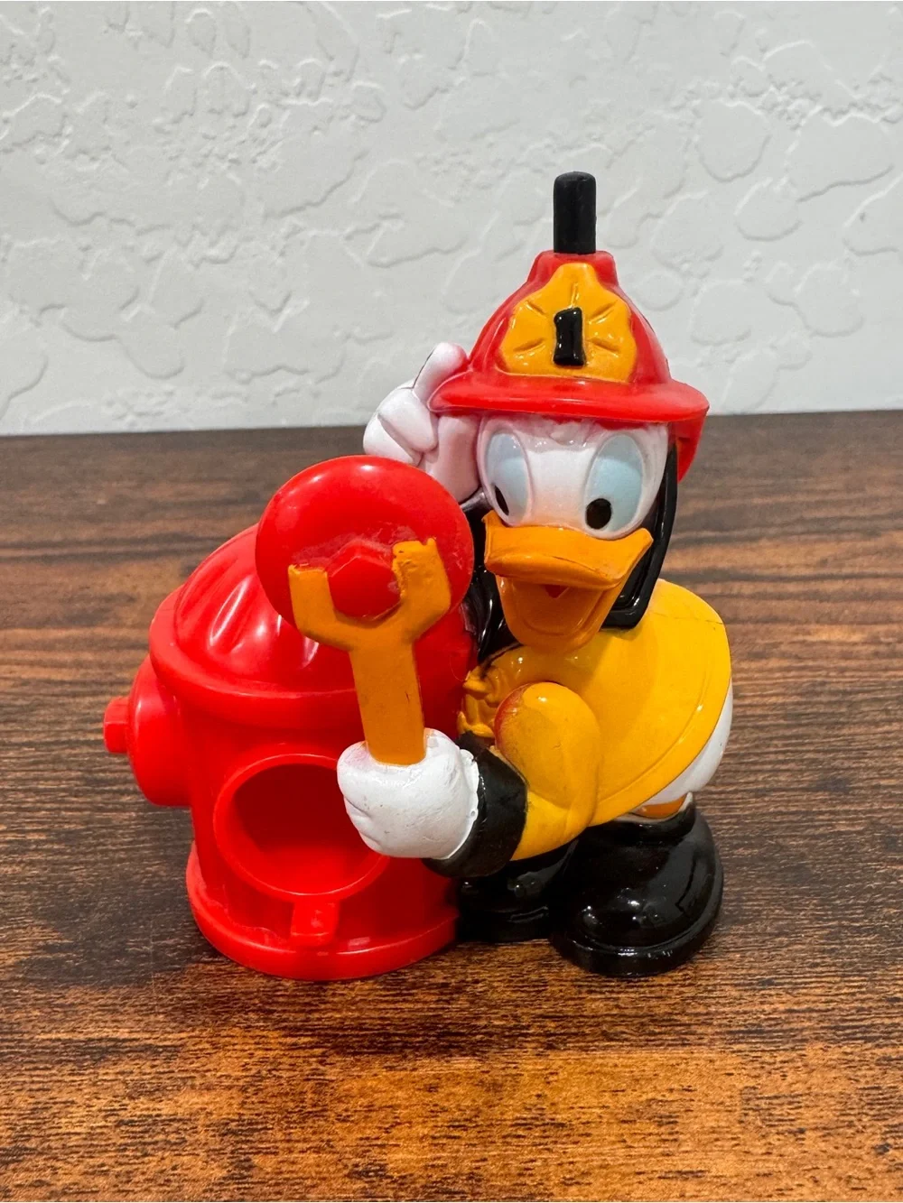 1988 Disney's Fireman #1 Donald Duck w/Moveable Arm Candy Dispenser